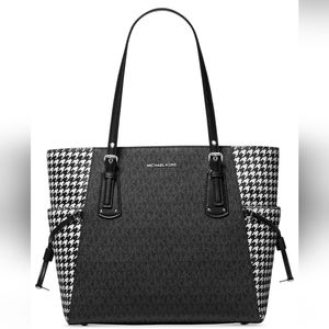 🖤🖤 Michael Kors Signature Houndstooth Voyager East West Tote🖤🖤